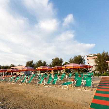 Hotel Narcisi Roseto Degli Abruzzi Esterno foto