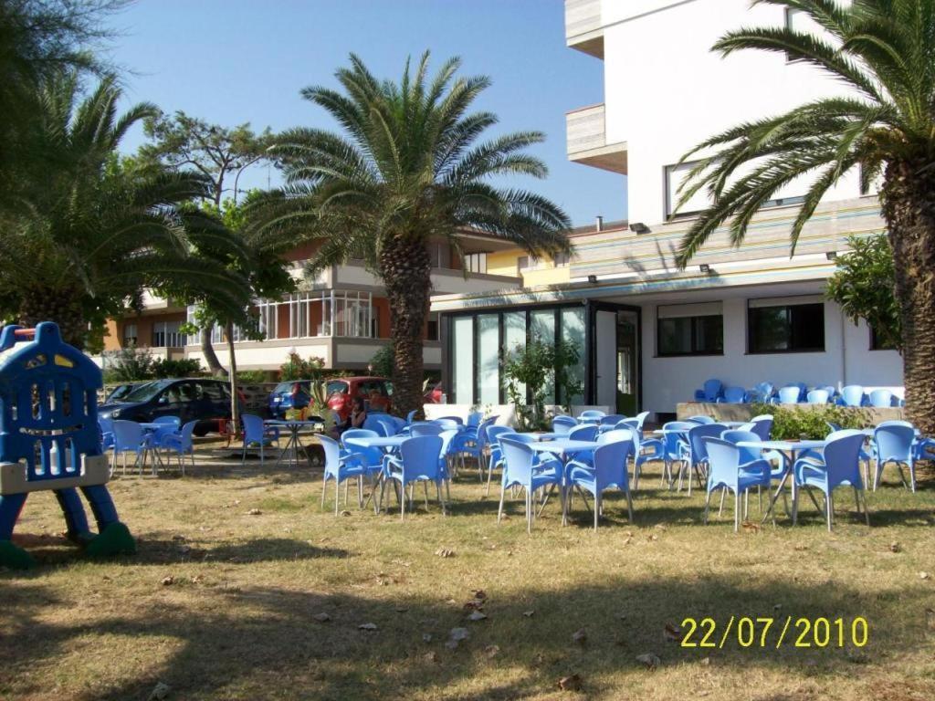 Hotel Narcisi Roseto Degli Abruzzi Esterno foto