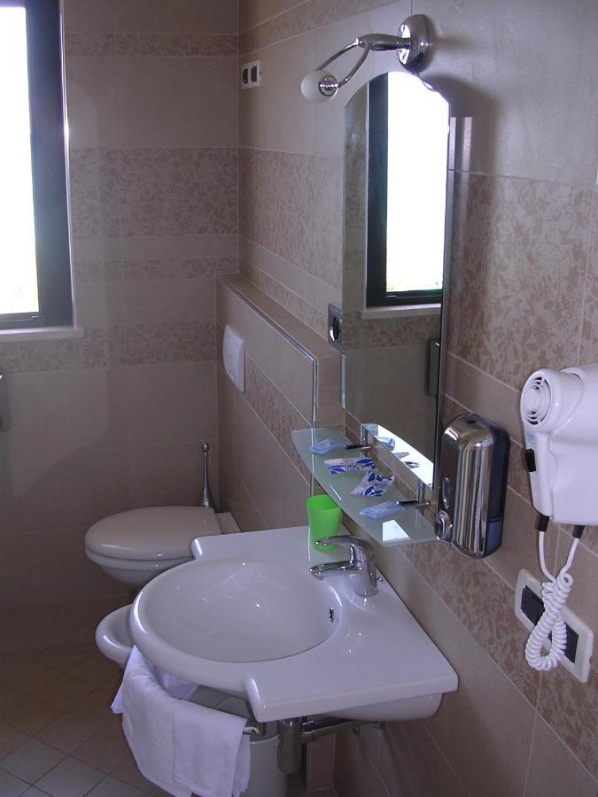 Hotel Narcisi Roseto Degli Abruzzi Esterno foto