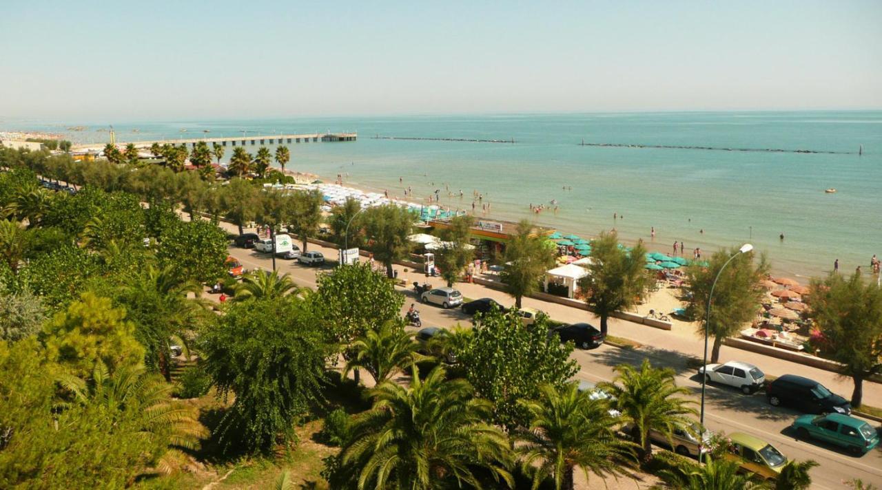 Hotel Narcisi Roseto Degli Abruzzi Esterno foto
