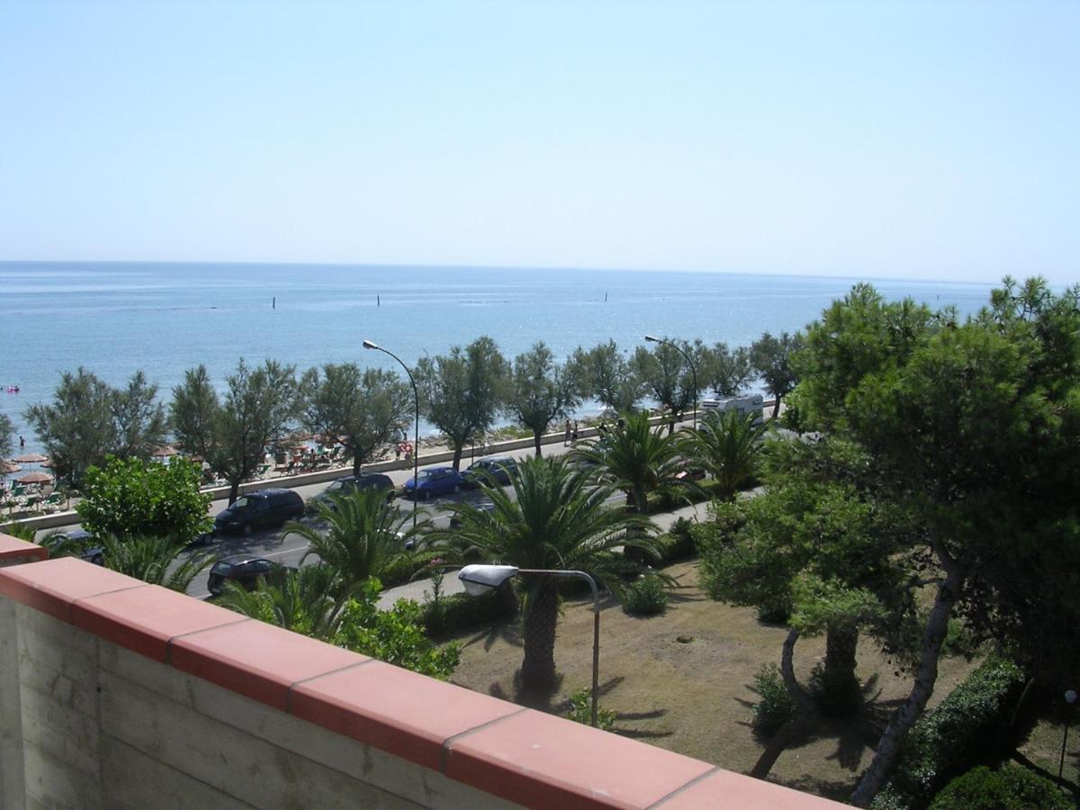 Hotel Narcisi Roseto Degli Abruzzi Esterno foto