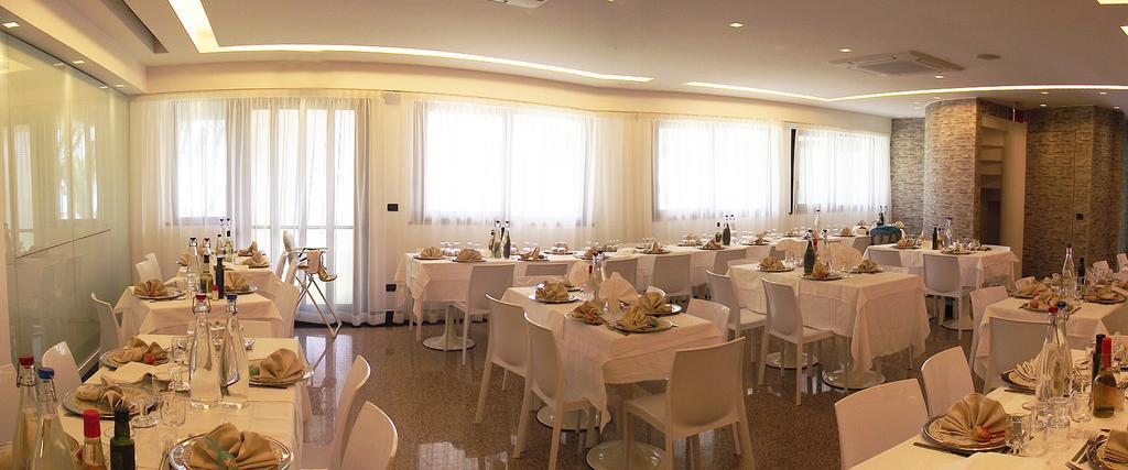 Hotel Narcisi Roseto Degli Abruzzi Esterno foto
