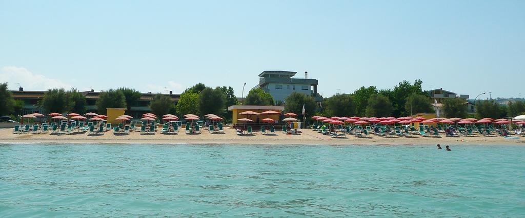 Hotel Narcisi Roseto Degli Abruzzi Esterno foto