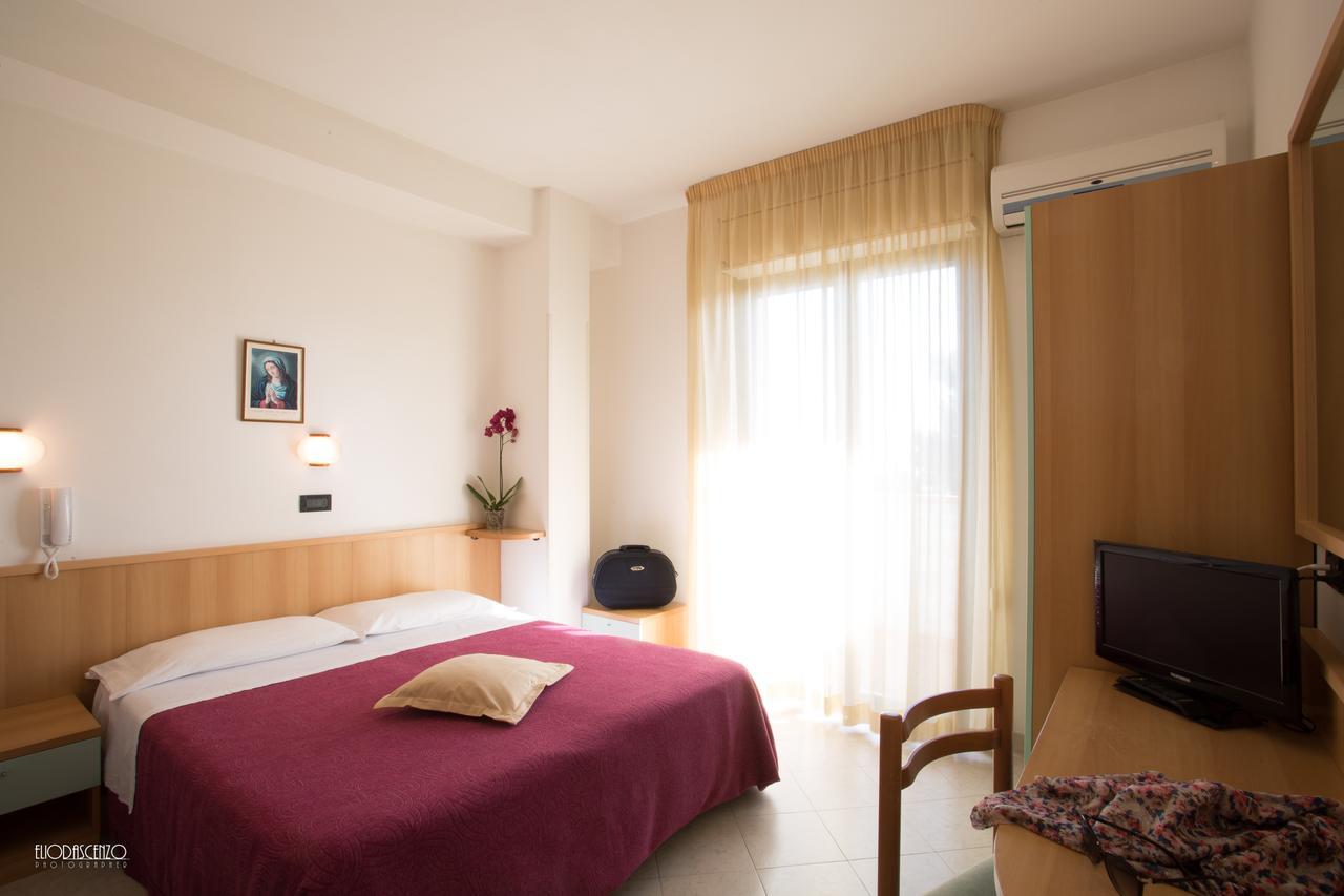 Hotel Narcisi Roseto Degli Abruzzi Esterno foto