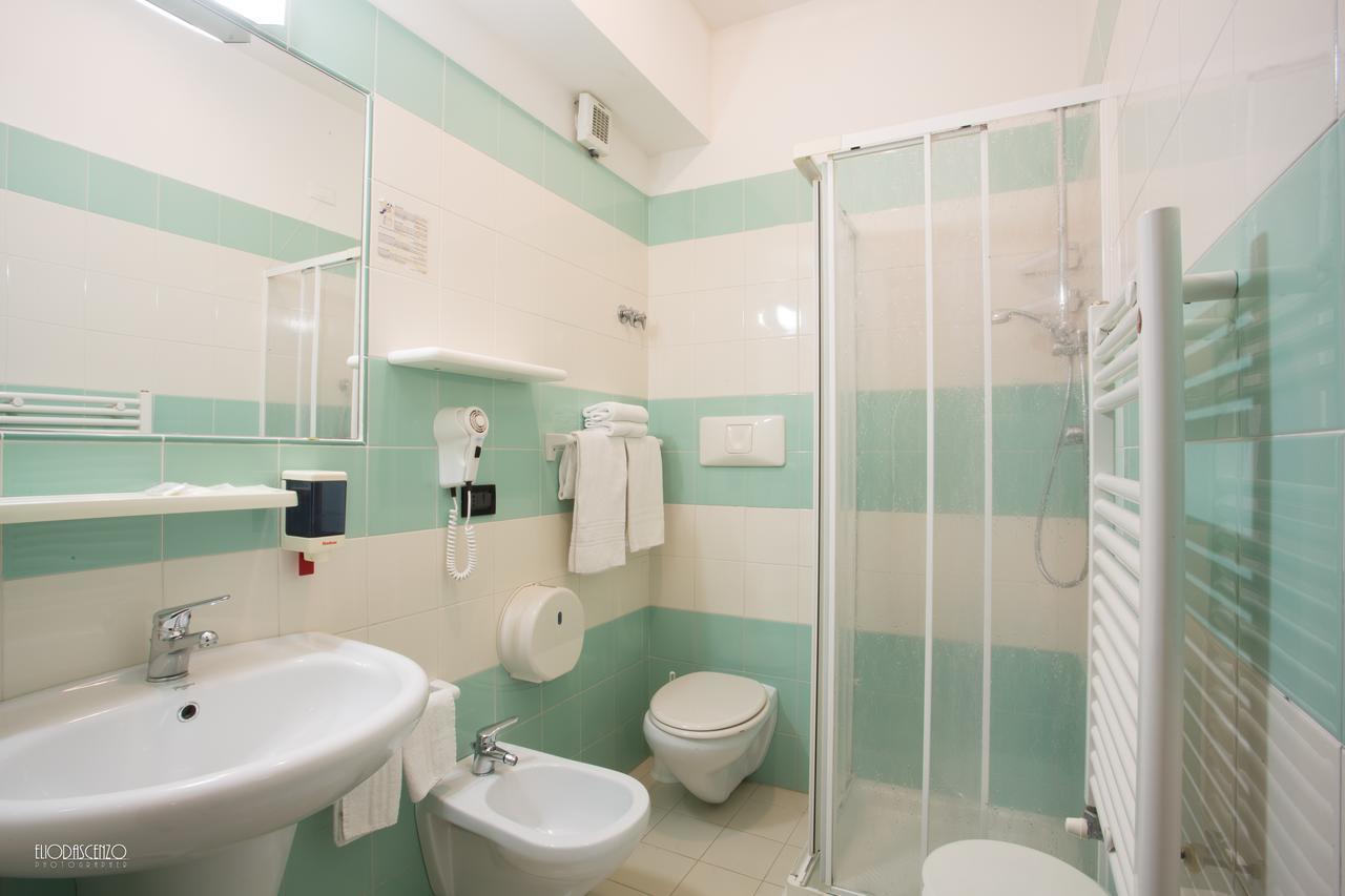 Hotel Narcisi Roseto Degli Abruzzi Esterno foto
