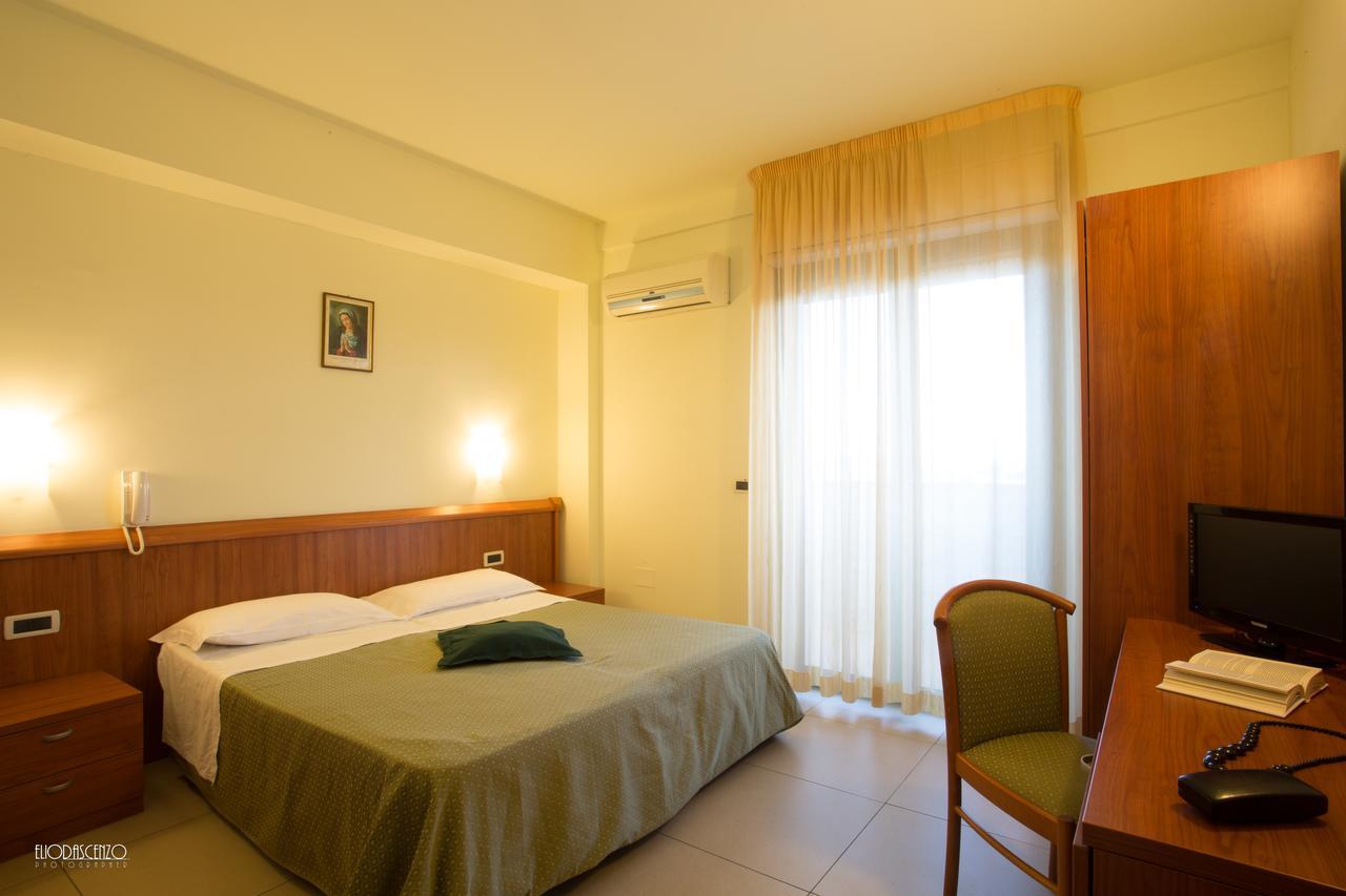 Hotel Narcisi Roseto Degli Abruzzi Esterno foto