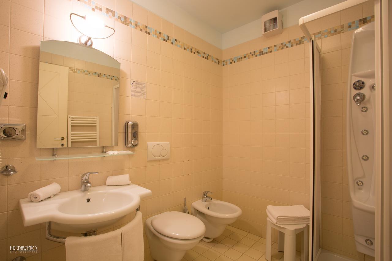 Hotel Narcisi Roseto Degli Abruzzi Esterno foto