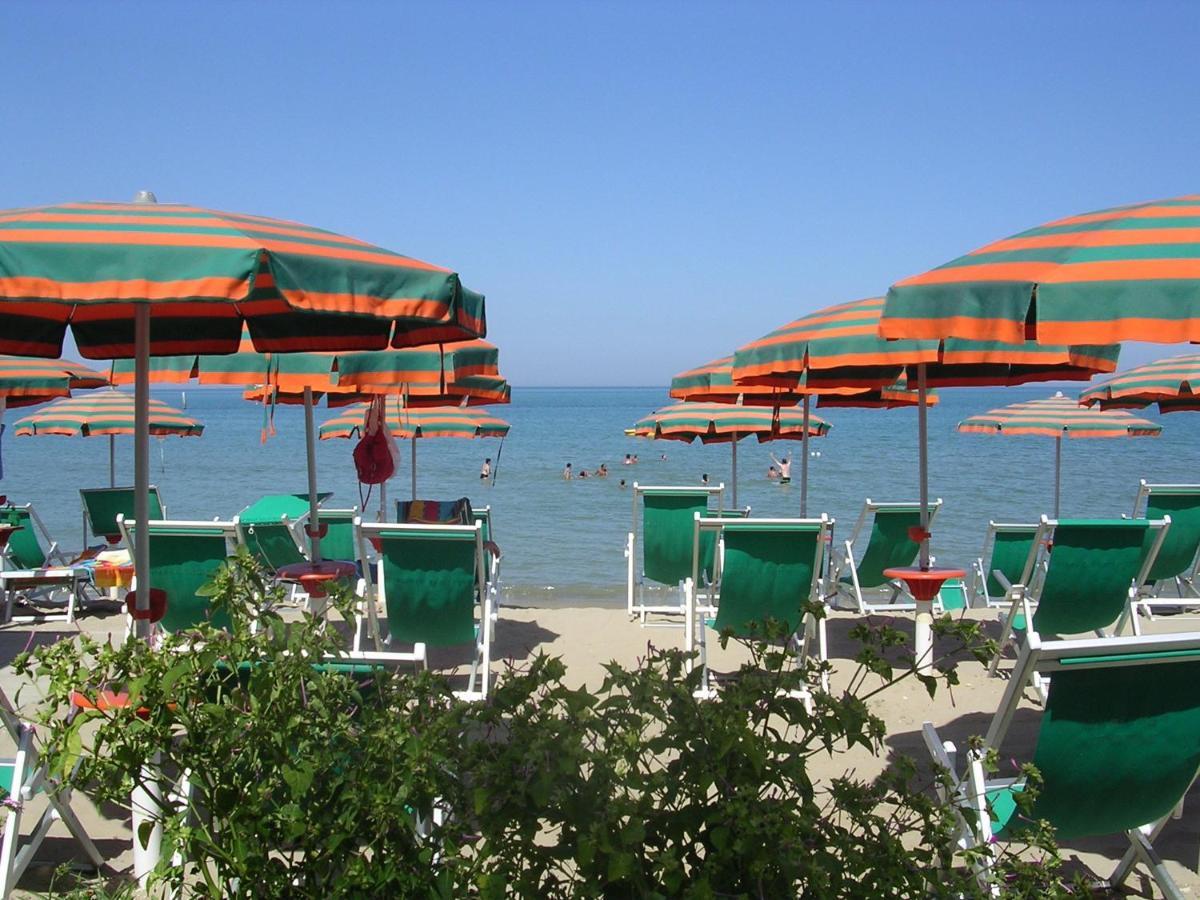 Hotel Narcisi Roseto Degli Abruzzi Esterno foto